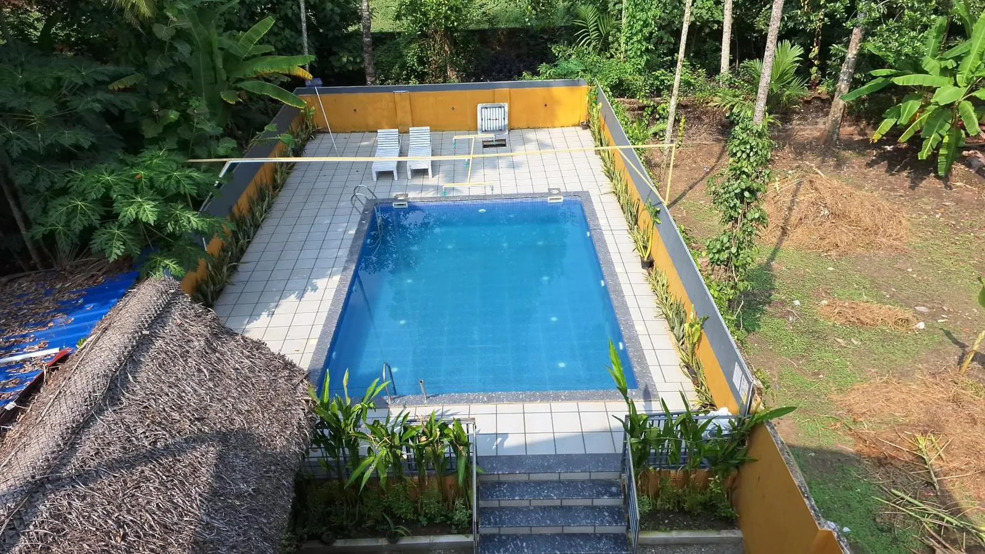 מלון ורקלה Swargam Pool Resort הודו